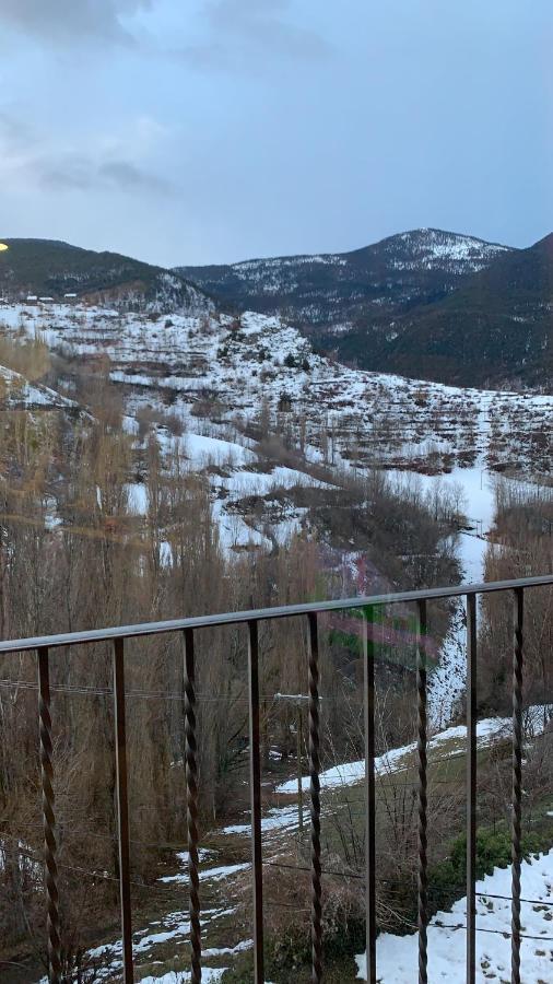 Apartamentsaloriaburg Farrera Buitenkant foto