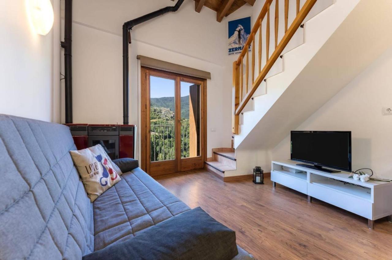Apartamentsaloriaburg Farrera Buitenkant foto