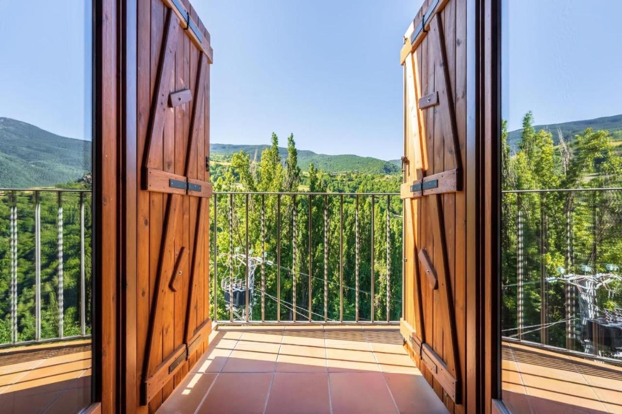 Apartamentsaloriaburg Farrera Buitenkant foto