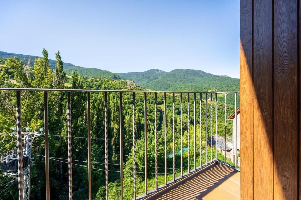 Apartamentsaloriaburg Farrera Buitenkant foto