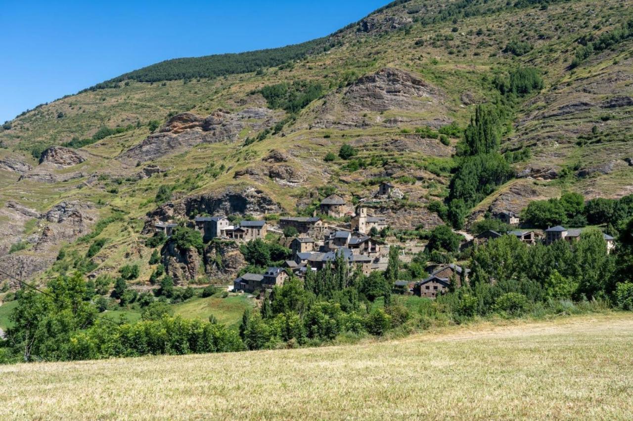 Apartamentsaloriaburg Farrera Buitenkant foto