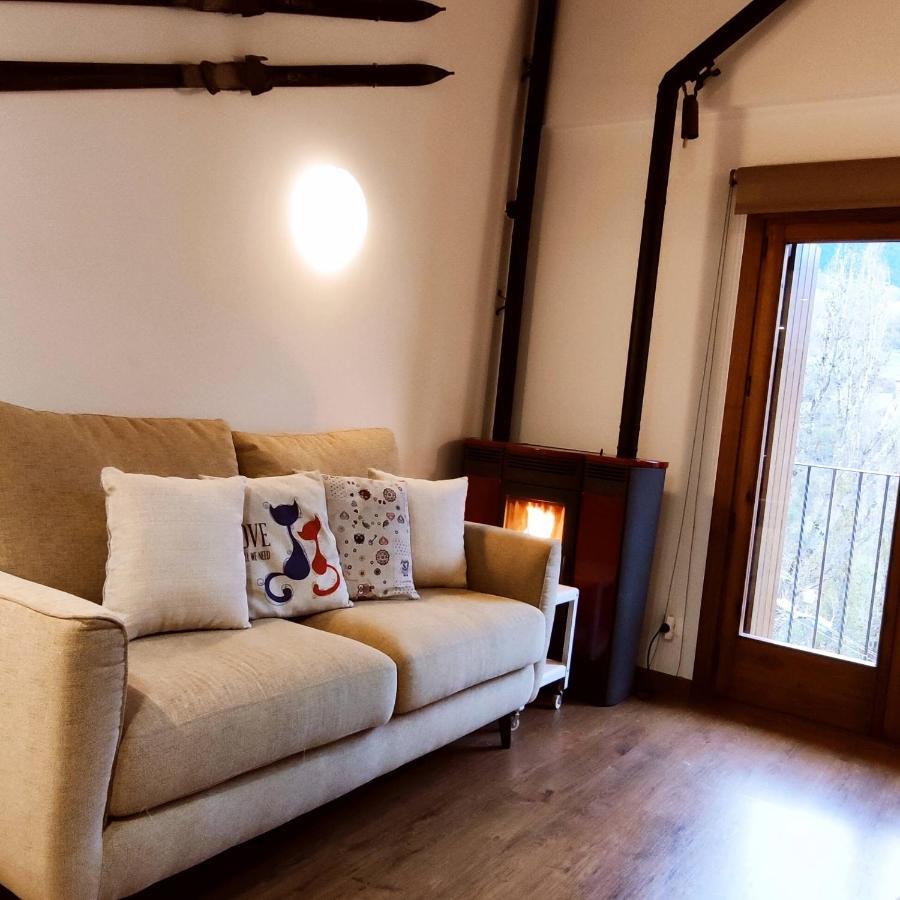 Apartamentsaloriaburg Farrera Buitenkant foto
